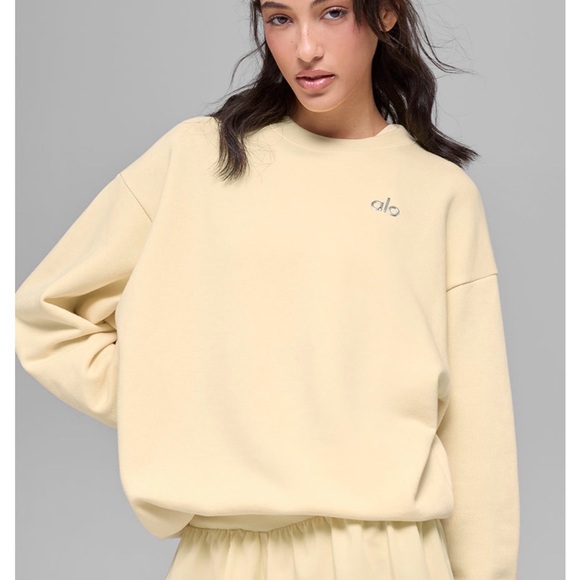 ALO Yoga Tops - ALO Yoga Accolade Crew Neck Pullover -
Candlelight Yellow